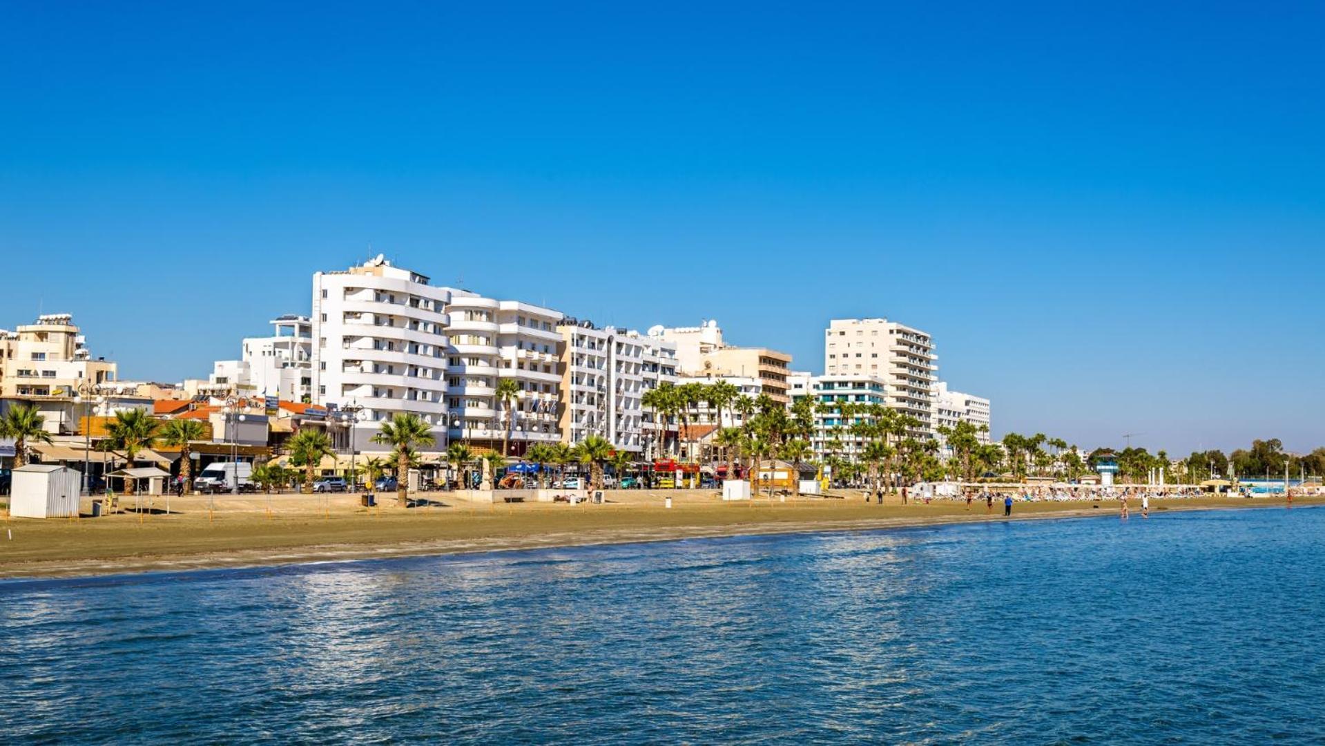 Majestic Beachfront Finikoudes דירה לרנקה