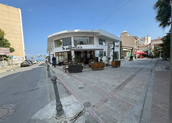 Majestic Beachfront Finikoudes Larnaka